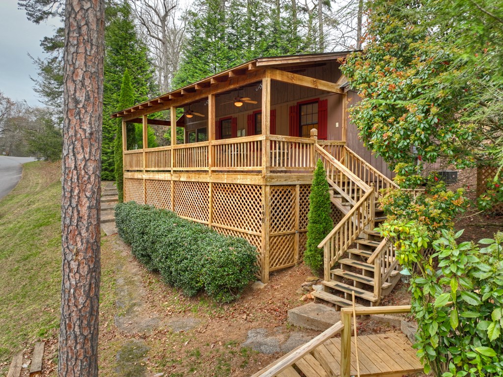 190 Village Road Murphy, NC 28906 - Photo 4 of 50 a front view of a house with a yard