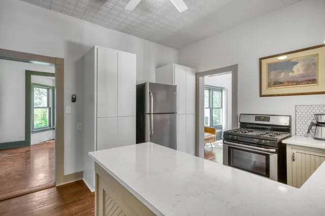 $2,100 | 806 East Main Street, Bellville, TX 77418