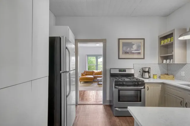 $2,100 | 806 East Main Street, Bellville, TX 77418