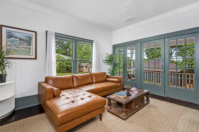 $2,100 | 806 East Main Street, Bellville, TX 77418