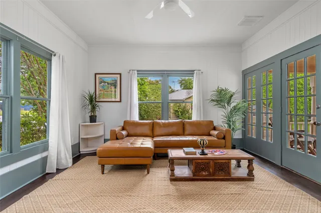 $2,100 | 806 East Main Street, Bellville, TX 77418