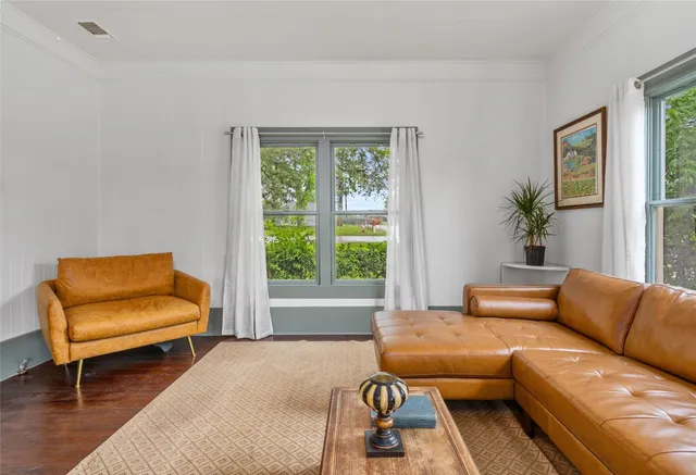 $2,100 | 806 East Main Street, Bellville, TX 77418