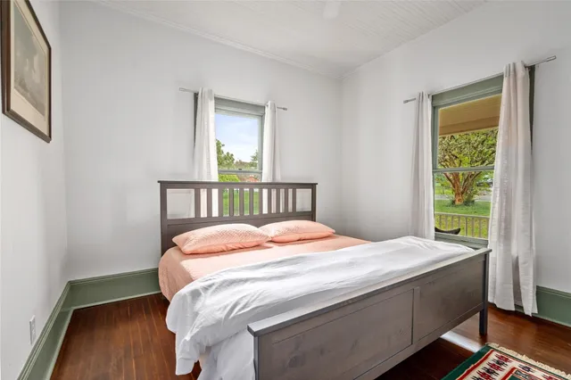 $2,100 | 806 East Main Street, Bellville, TX 77418