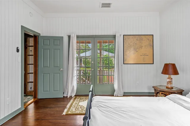 $2,100 | 806 East Main Street, Bellville, TX 77418