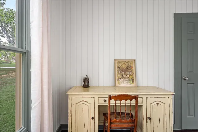 $2,100 | 806 East Main Street, Bellville, TX 77418