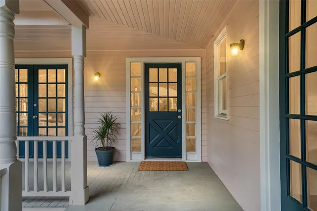 $2,100 | 806 East Main Street, Bellville, TX 77418