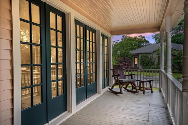 $2,100 | 806 East Main Street, Bellville, TX 77418