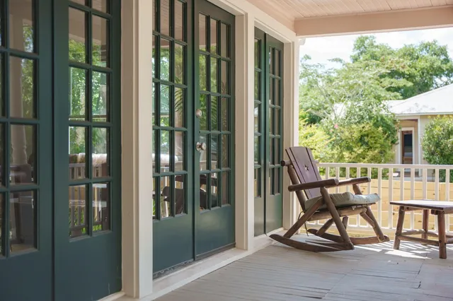 $2,100 | 806 East Main Street, Bellville, TX 77418