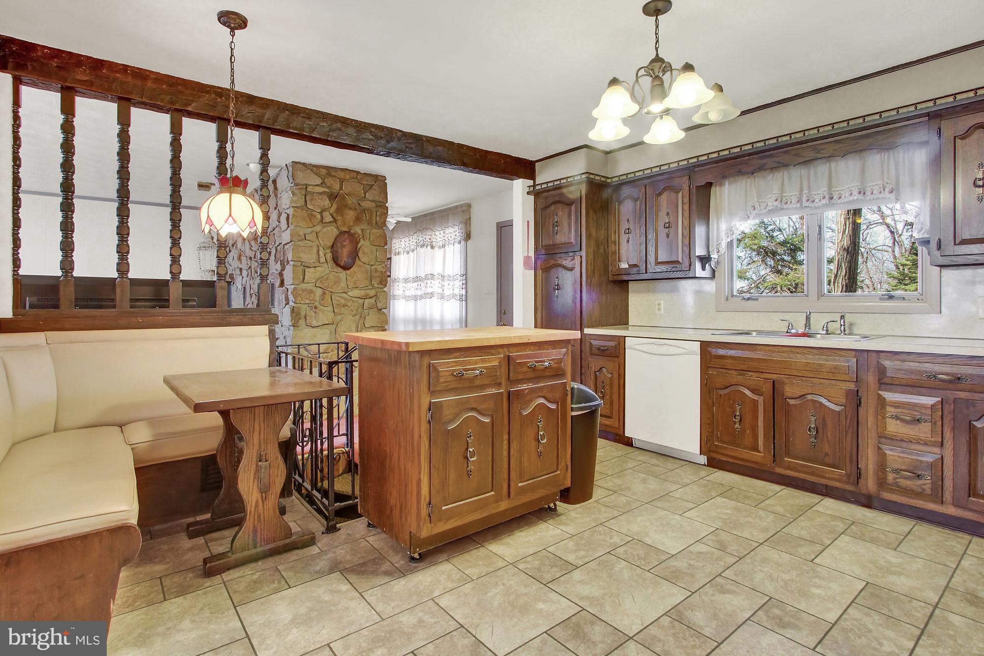 5543 Bossler Road Elizabethtown, PA 17022 - Photo 4 of 23 Kitchen