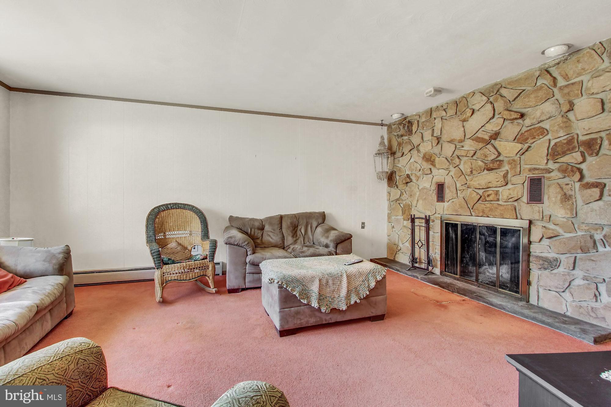 5543 Bossler Road Elizabethtown, PA 17022 - Photo 9 of 23 Living Room