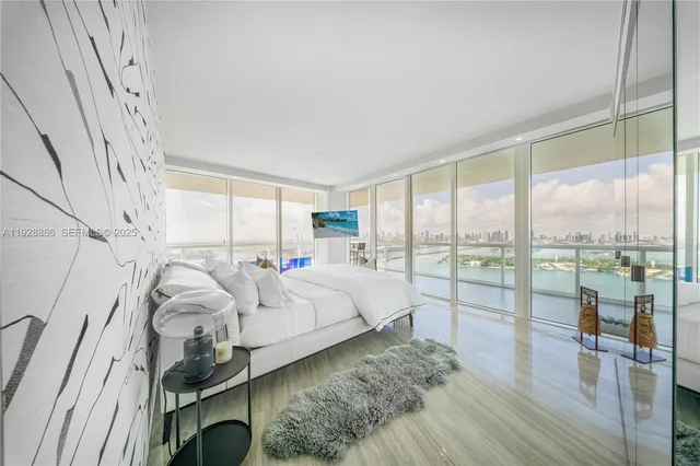 $27,500 | 450 Alton Road, Unit 3301, Miami Beach, FL 33139