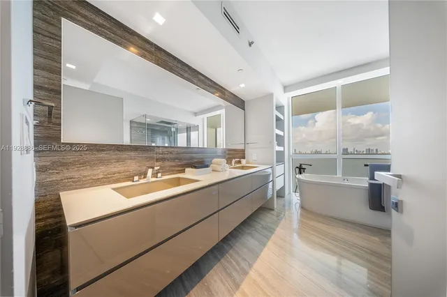 $27,500 | 450 Alton Road, Unit 3301, Miami Beach, FL 33139