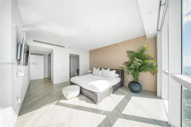 $27,500 | 450 Alton Road, Unit 3301, Miami Beach, FL 33139