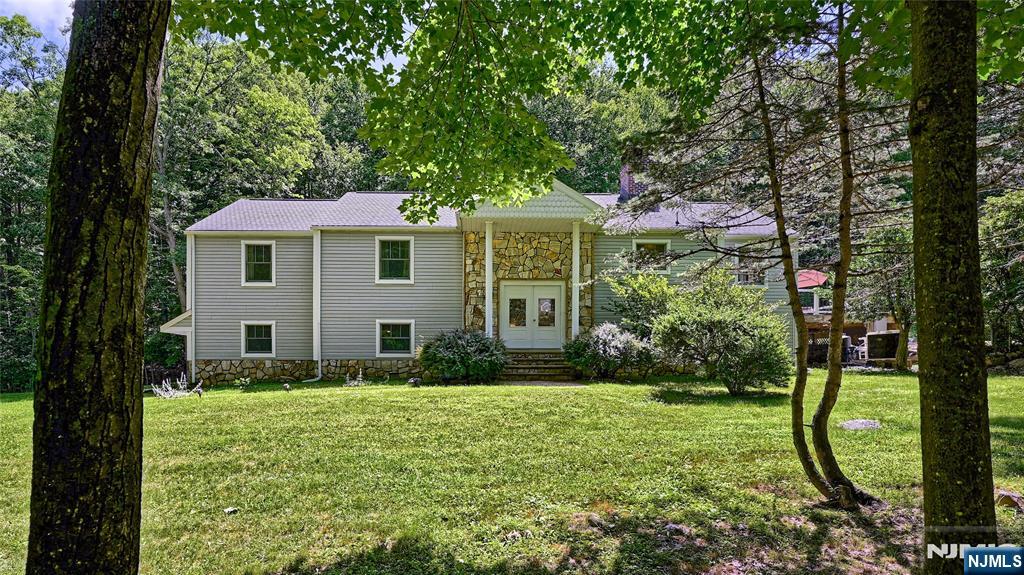 460 Laurel Lane Butler, NJ 07405 - Photo 1 of 32