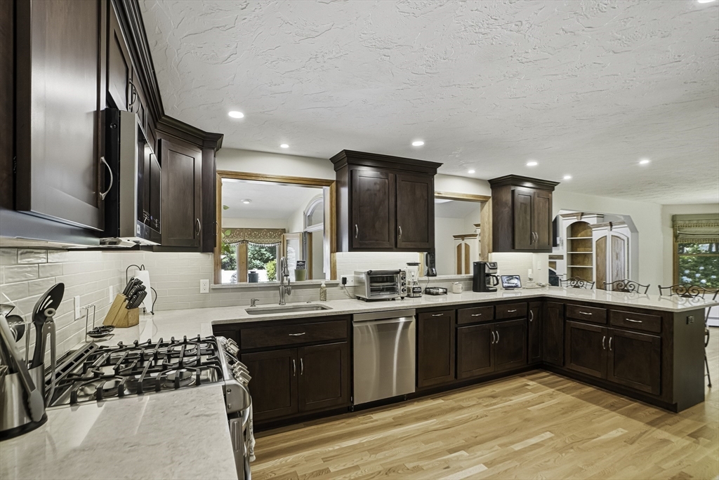 36 Jackson Circle Franklin, MA 02038 - Photo 8 of 41