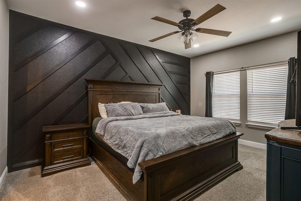 409 Titus Drive Springtown, TX 76082 - Photo 20 of 39 a bedroom with a bed and a ceiling fan