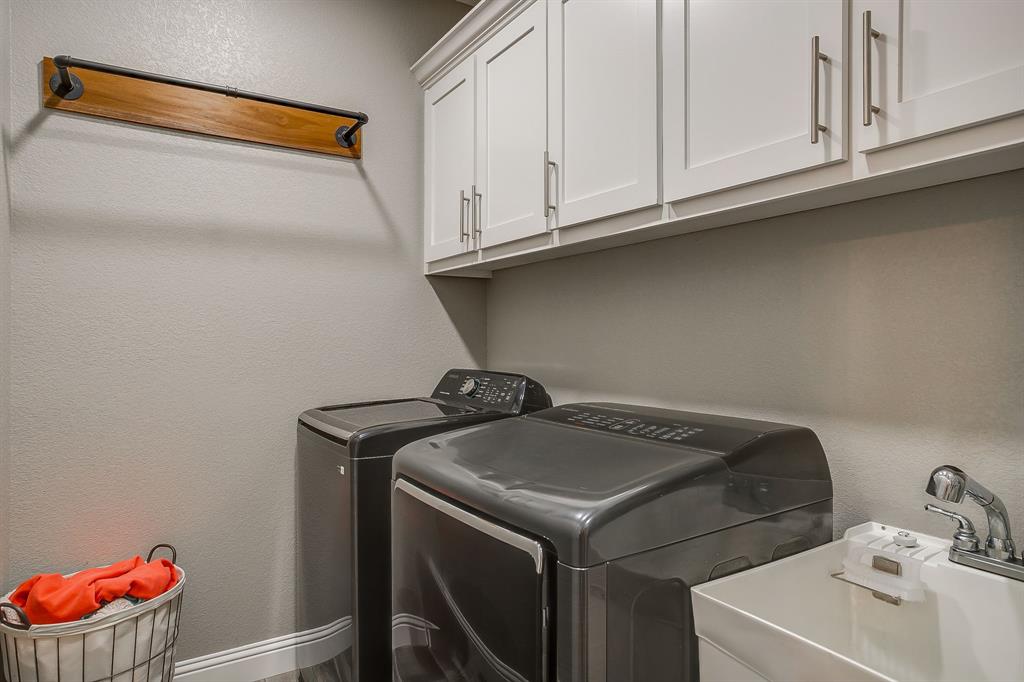 409 Titus Drive Springtown, TX 76082 - Photo 33 of 39 a utility room with dryer and washer
