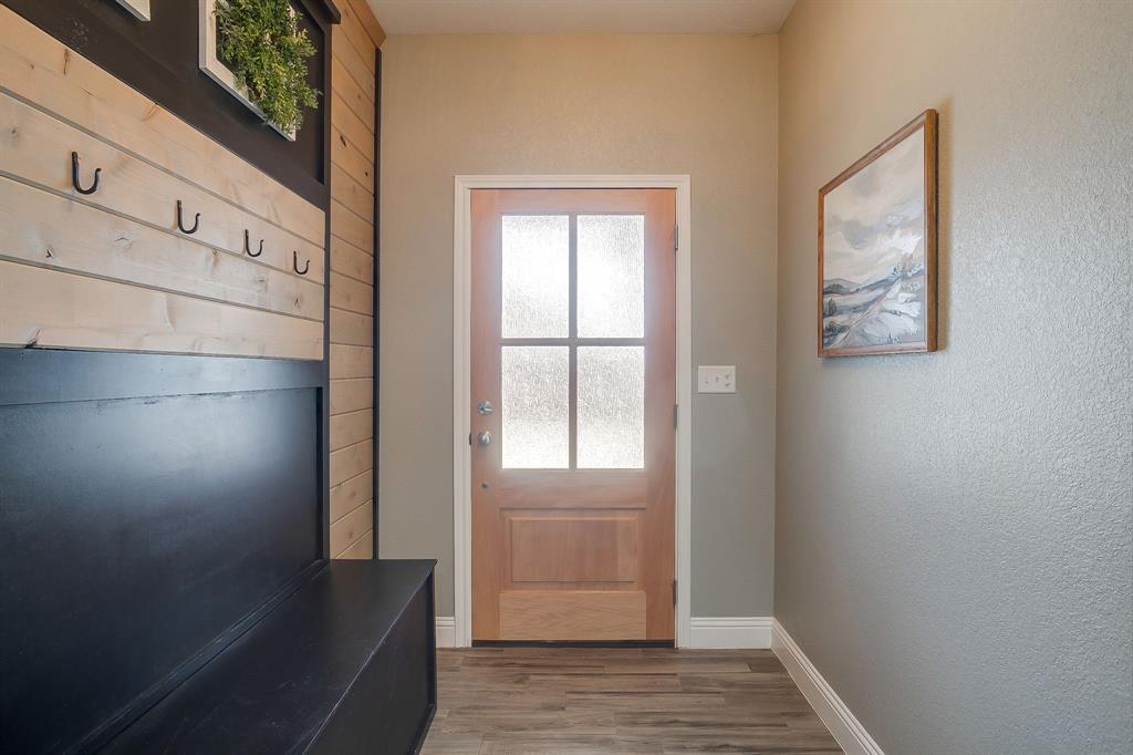 409 Titus Drive Springtown, TX 76082 - Photo 4 of 39