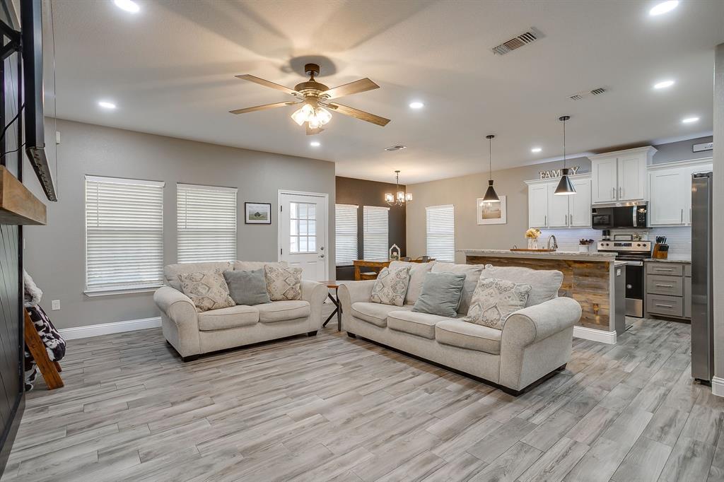 409 Titus Drive Springtown, TX 76082 - Photo 5 of 39 a living room with furniture and kitchen view
