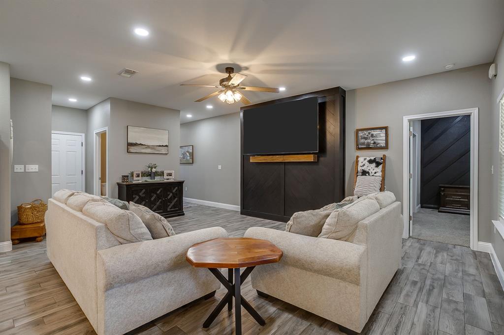 409 Titus Drive Springtown, TX 76082 - Photo 7 of 39 a living room with furniture and a flat screen tv