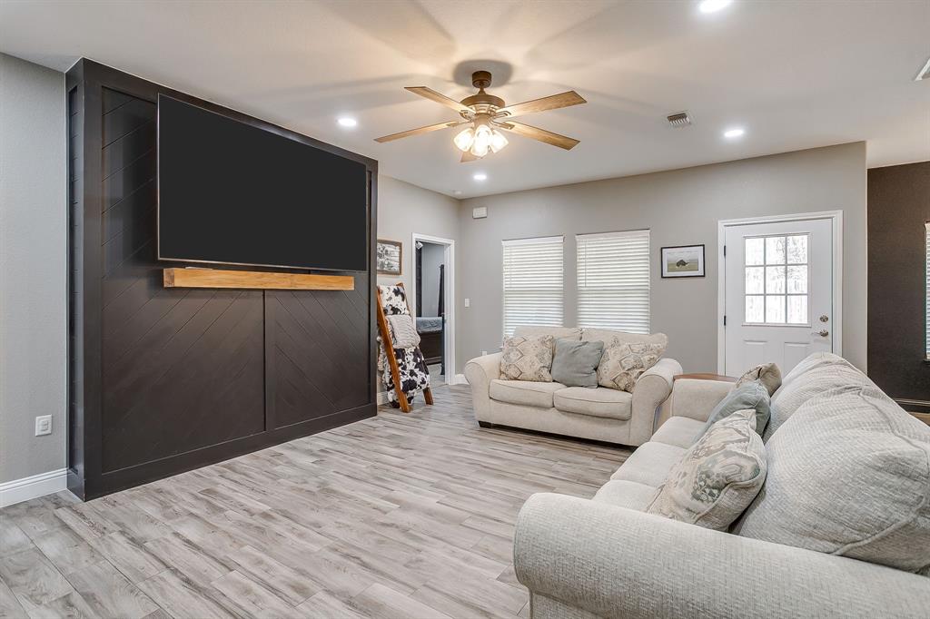 409 Titus Drive Springtown, TX 76082 - Photo 8 of 39 a living room with furniture and a flat screen tv