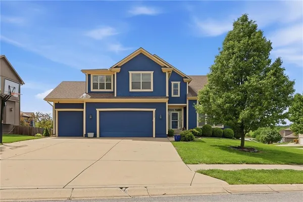 $469,900 | 1217 Hampton Drive, Raymore, MO 64083