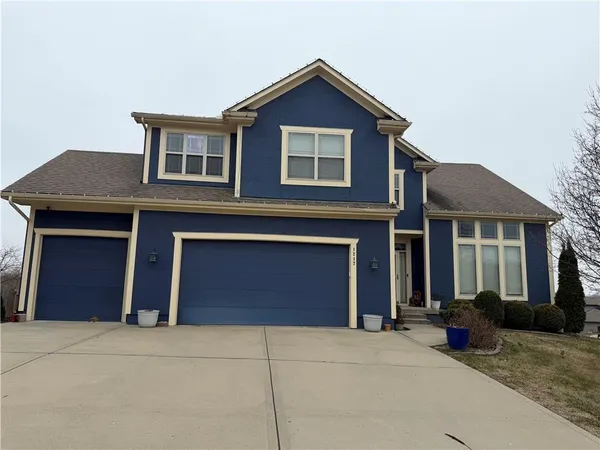 $469,900 | 1217 Hampton Drive, Raymore, MO 64083