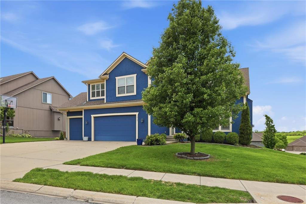 1217 Hampton Drive Raymore, MO 64083 - Photo 3 of 43