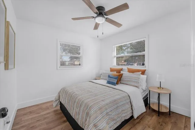 a view of a livingroom with furniture