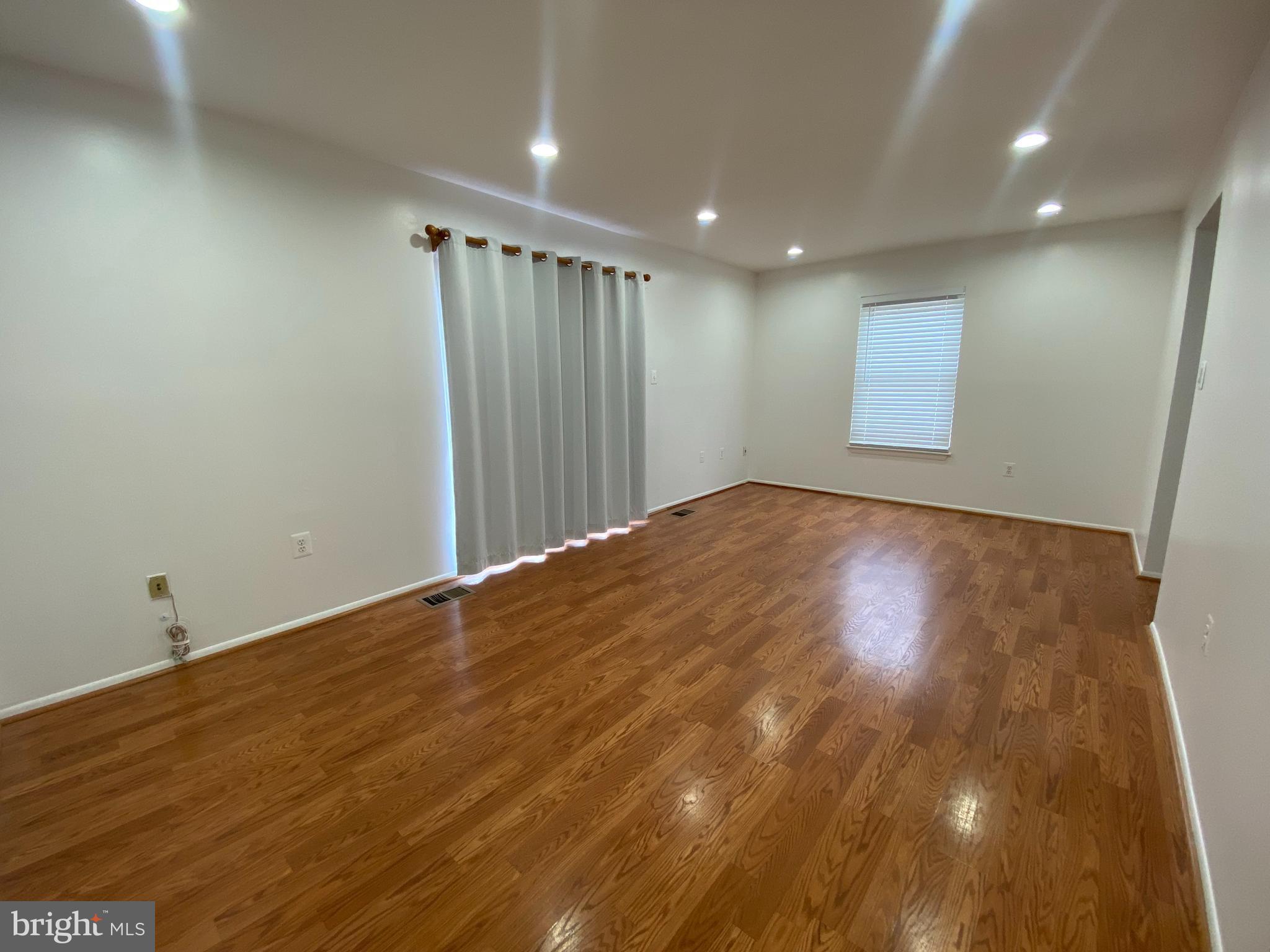 8900 Shamrock Court Springfield, VA 22152 - Photo 6 of 19 Family Room