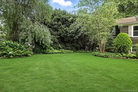$1,795,000 | 14 Edgemont Circle, Scarsdale, NY 10583