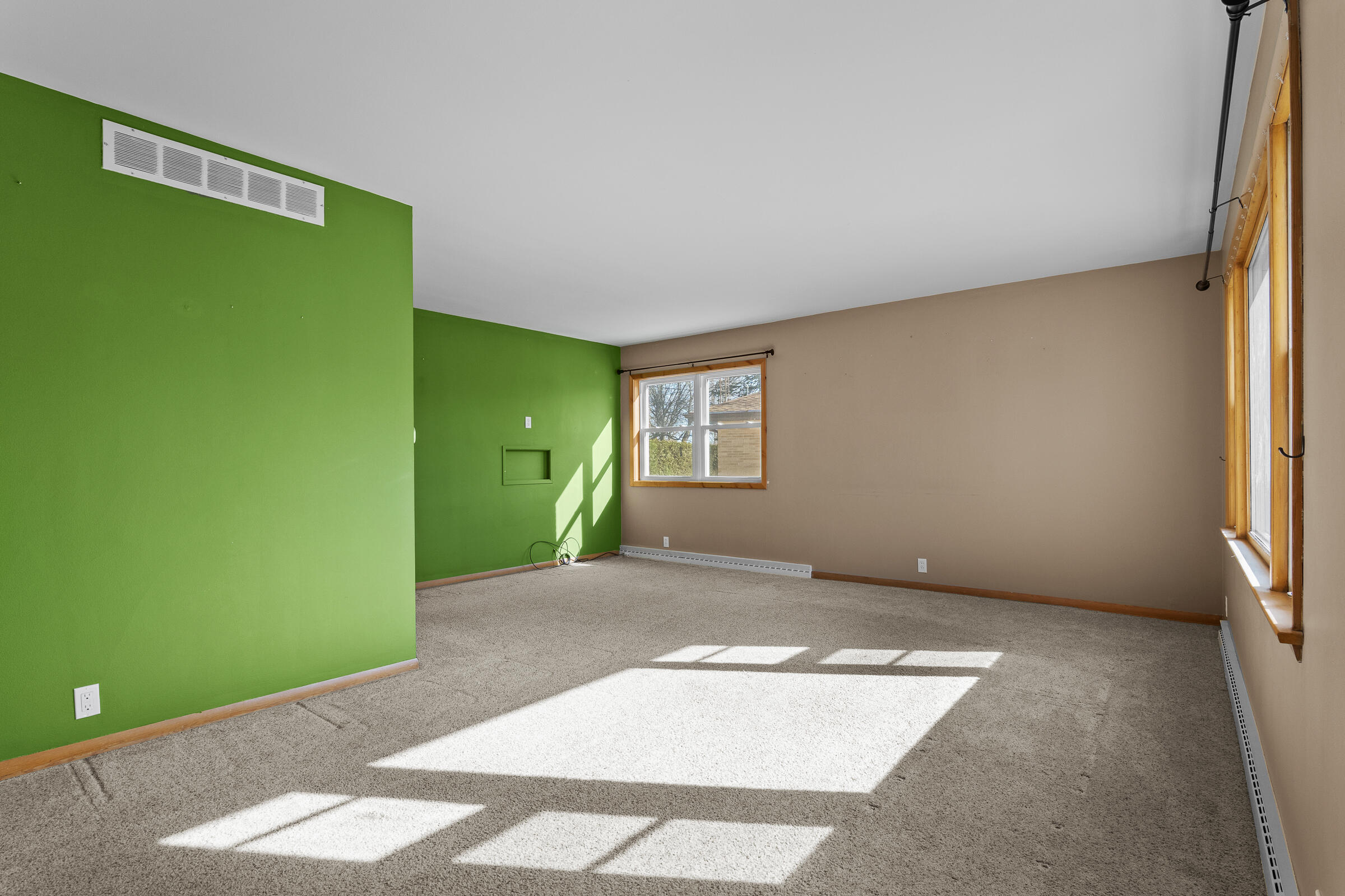 2014 Markham Street Manitowoc, WI 54220 - Photo 11 of 44 Living Room