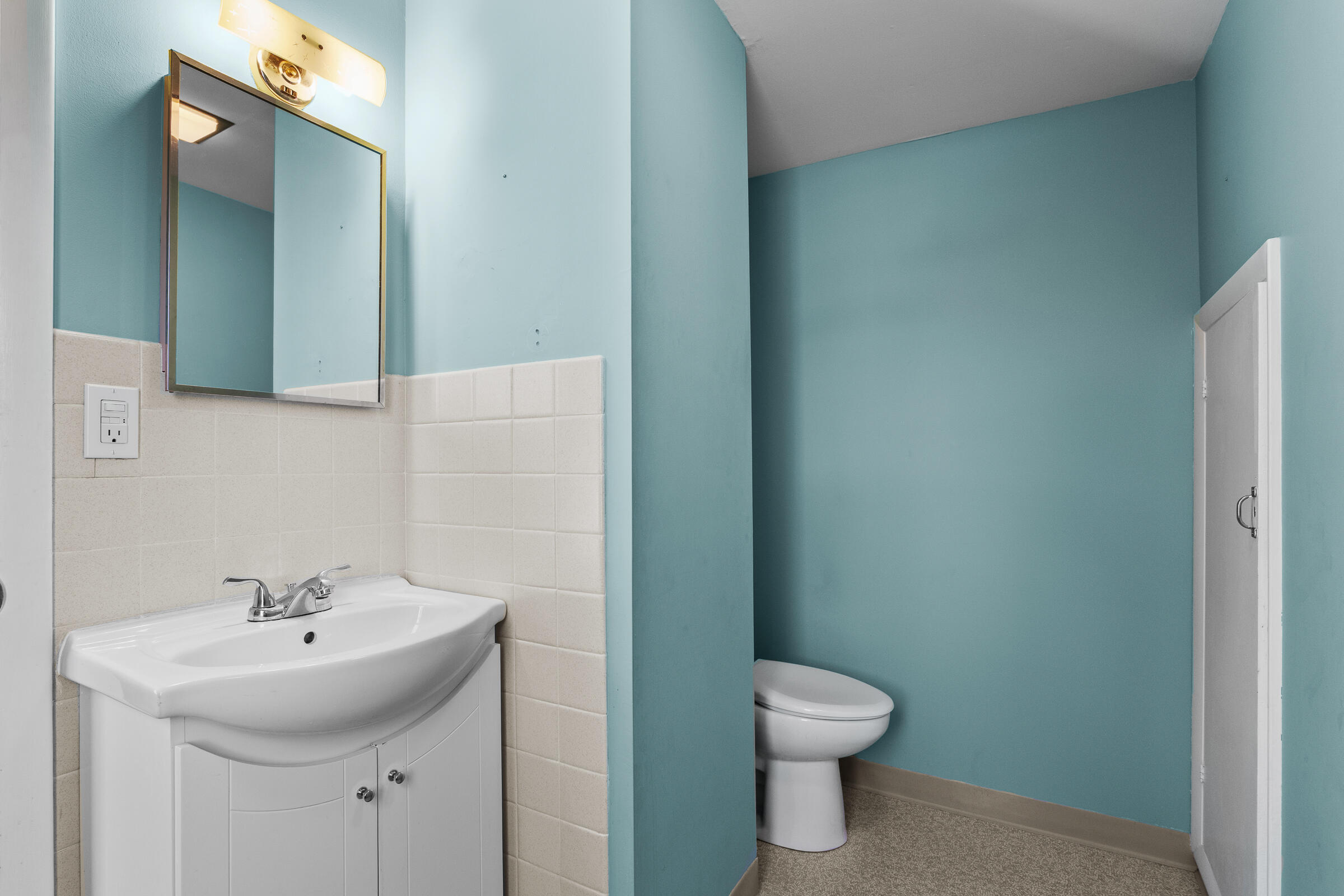2014 Markham Street Manitowoc, WI 54220 - Photo 25 of 44 Upper Level Half Bath