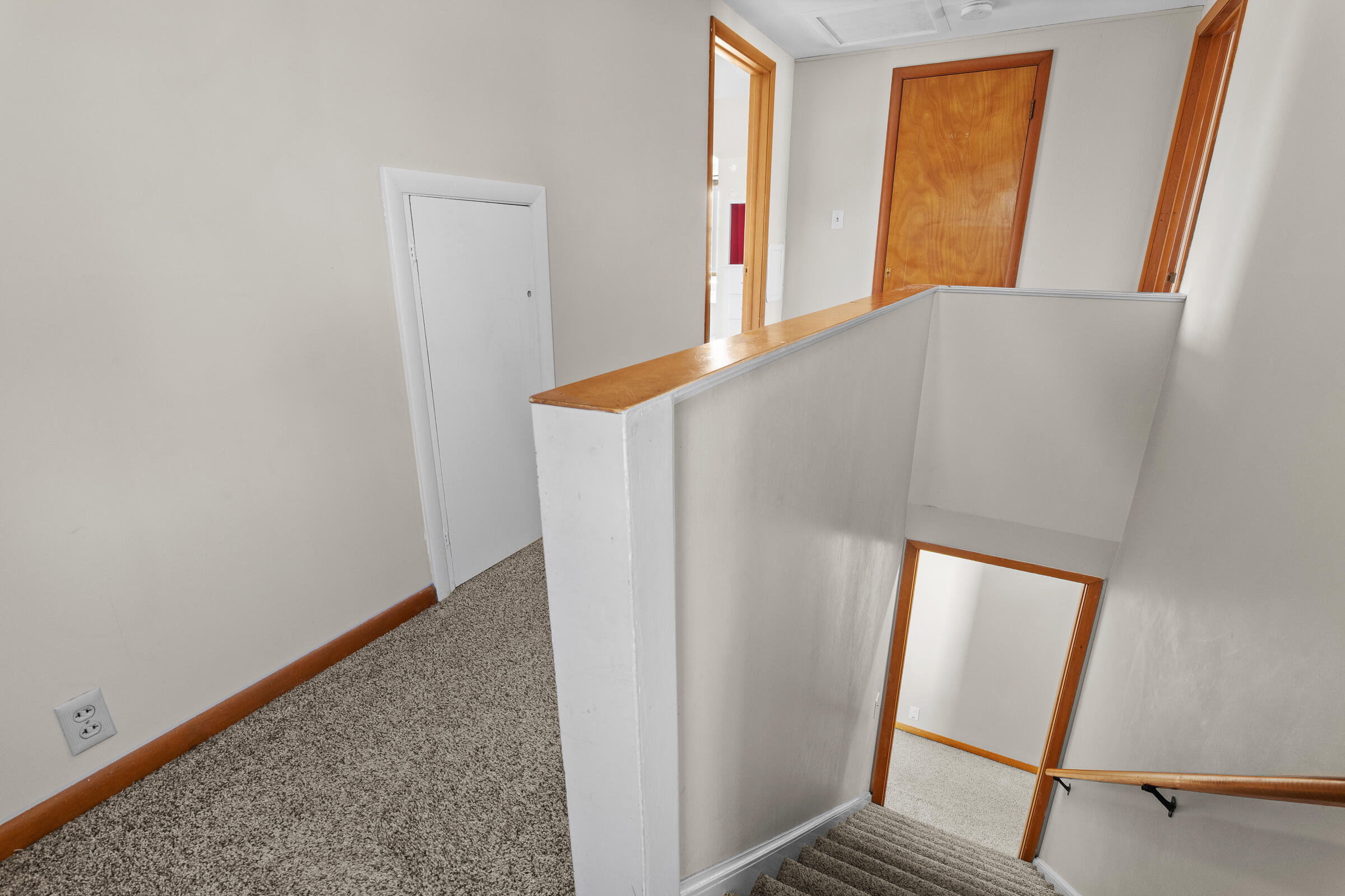 2014 Markham Street Manitowoc, WI 54220 - Photo 26 of 44 Second Floor Landing (2)