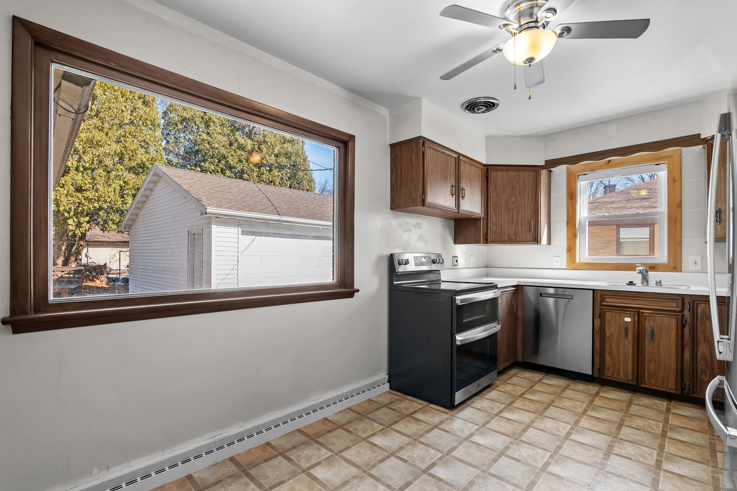 2014 Markham Street Manitowoc, WI 54220 - Photo 6 of 44 Kitchen