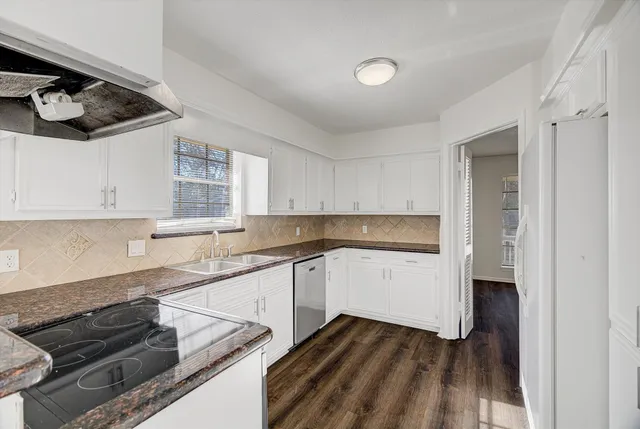 $350,000 | 216 Any Way Street, Lake Jackson, TX 77566