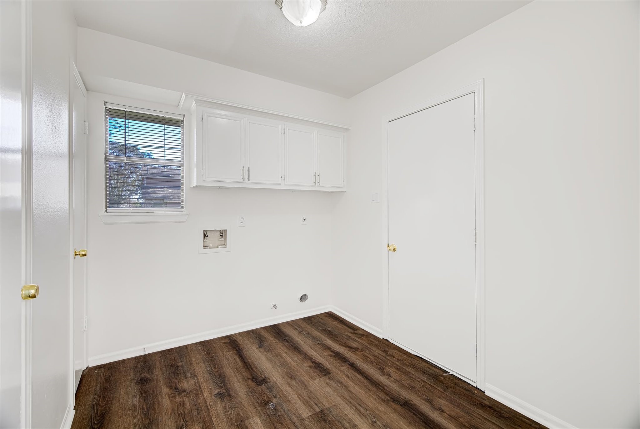 216 Any Way Street Lake Jackson, TX 77566 - Photo 22 of 49 a view of small space with wooden floor