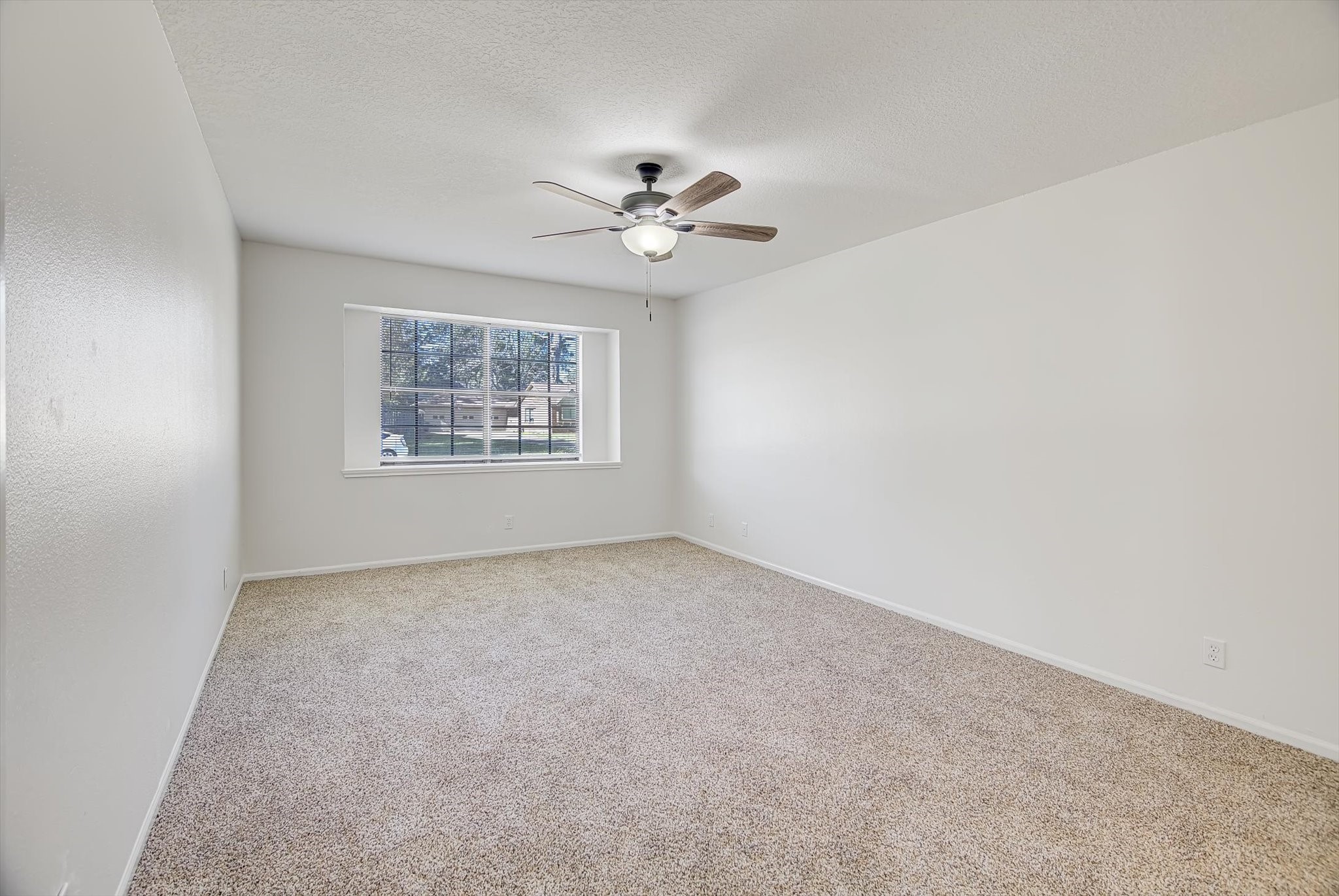 216 Any Way Street Lake Jackson, TX 77566 - Photo 27 of 49 an empty room with a window and a ceiling fan