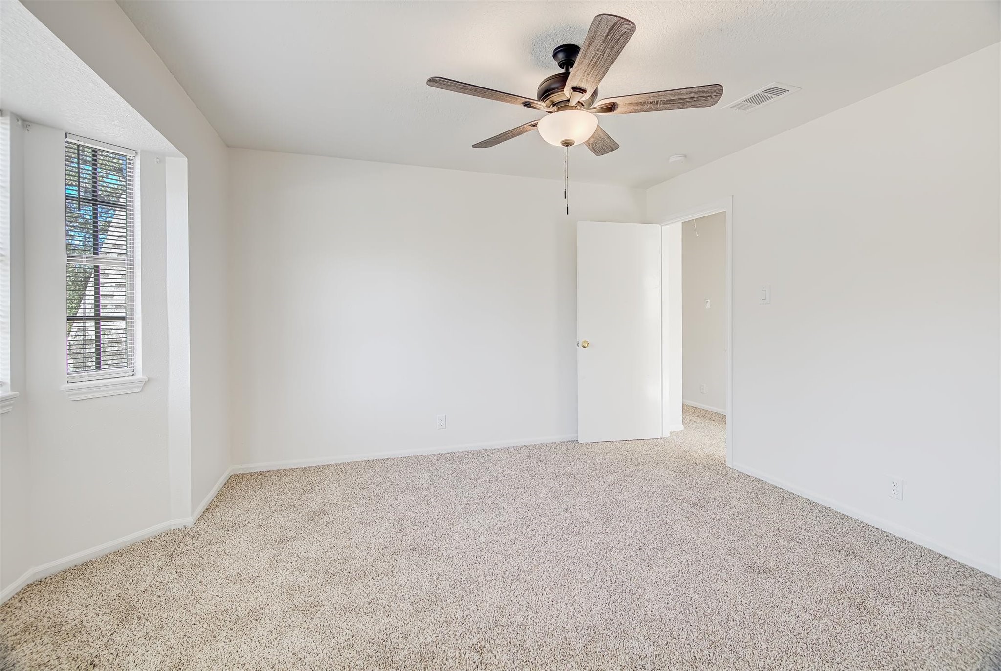 216 Any Way Street Lake Jackson, TX 77566 - Photo 34 of 49 an empty room