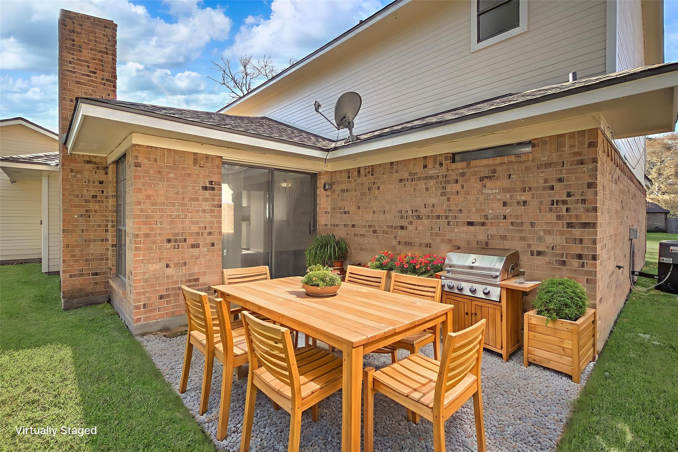 216 Any Way Street Lake Jackson, TX 77566 - Photo 40 of 49 a balcony with table and chairs