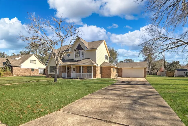 $350,000 | 216 Any Way Street, Lake Jackson, TX 77566