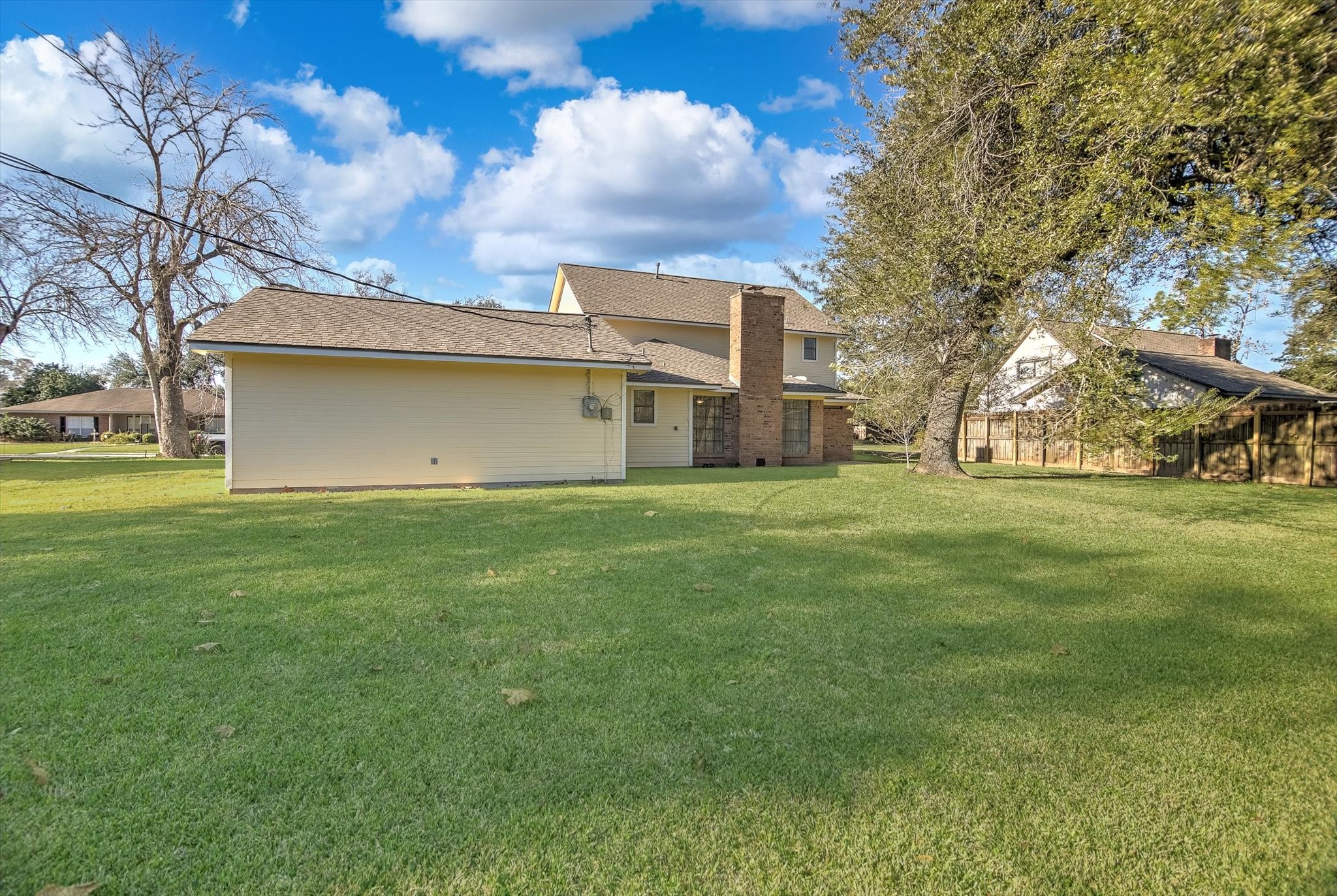 216 Any Way Street Lake Jackson, TX 77566 - Photo 44 of 49 a house view with garden space