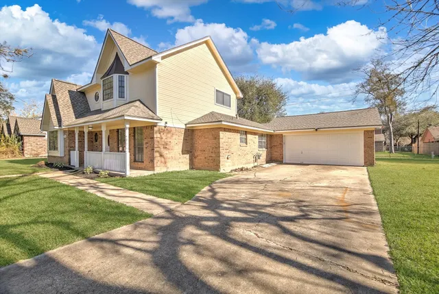 $350,000 | 216 Any Way Street, Lake Jackson, TX 77566