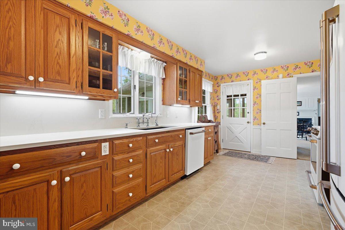 2289 Beaver Hill Road Chester Springs, PA 19425 - Photo 27 of 80 Quartz counter tops & matching backsplash