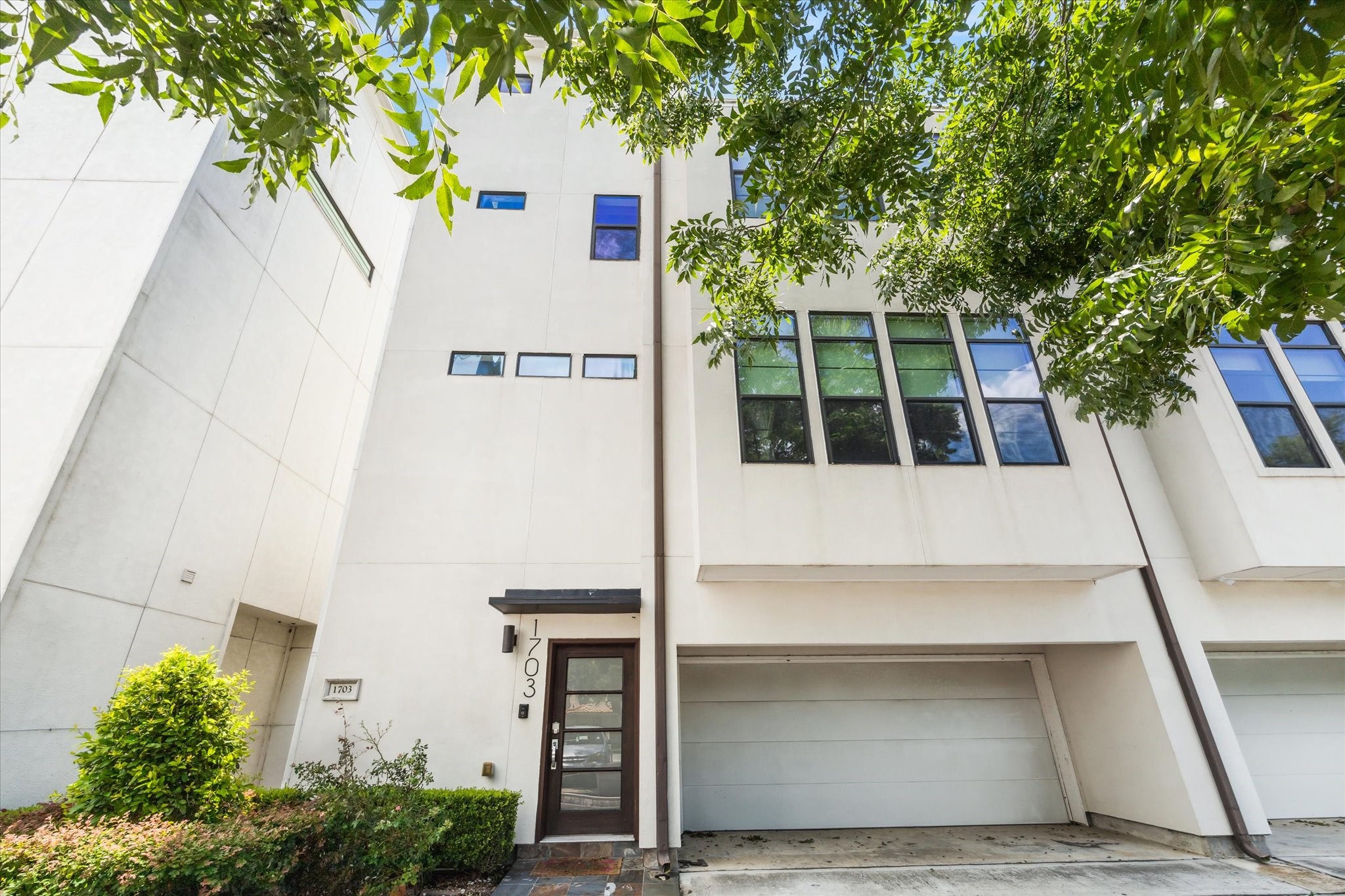 1703 Weber Street Houston, TX 77007 - Photo 2 of 32