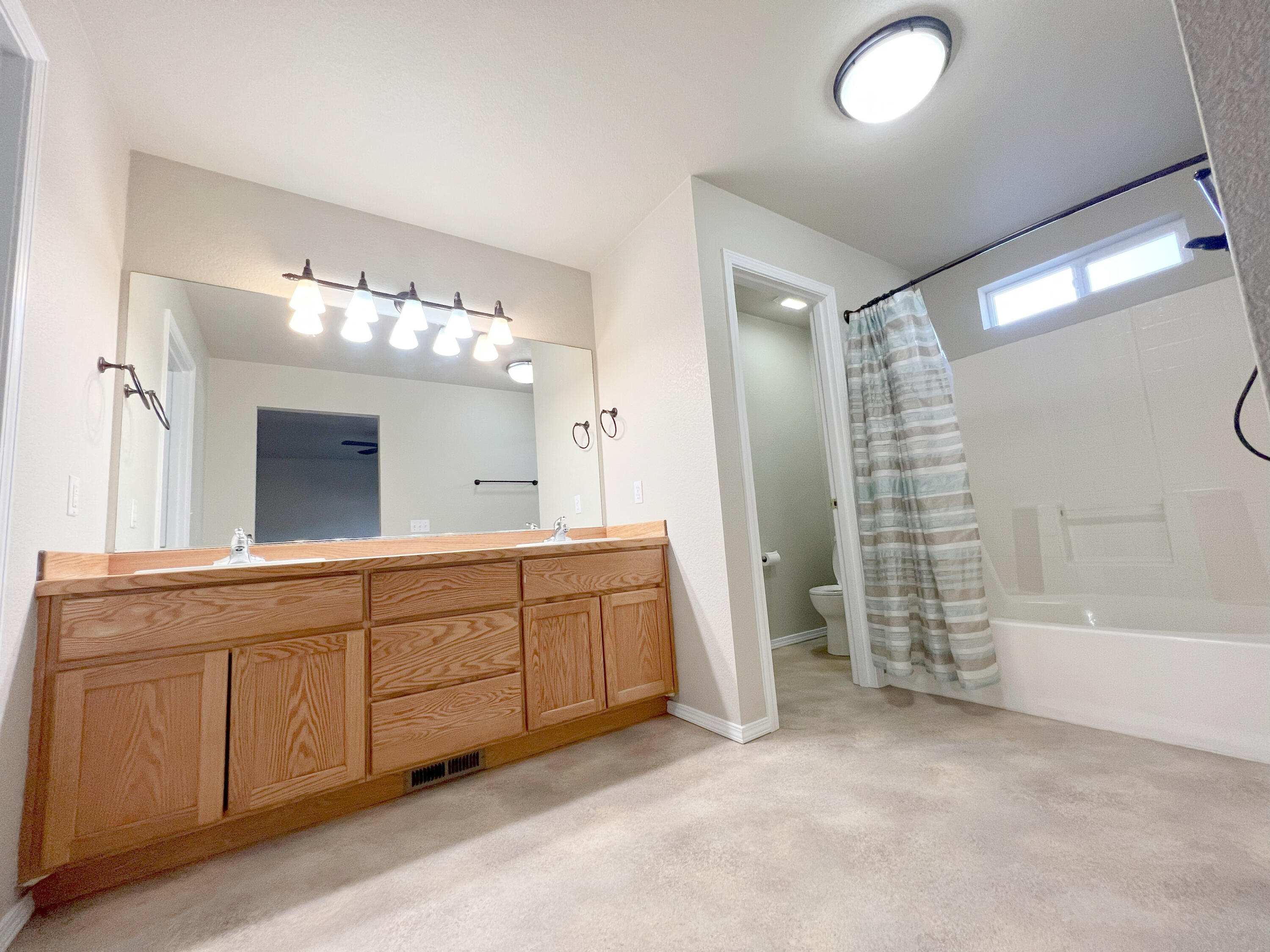 1979 Northwest Jackpine Place Redmond, OR 97756 - Photo 12 of 25 Primary bathroom suite 2