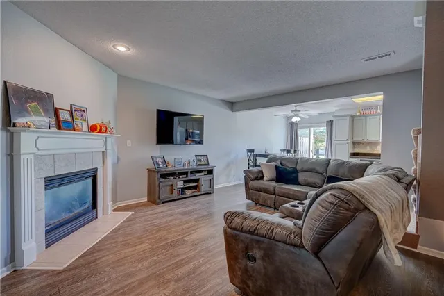 $199,999 | 1314 Southeast Norwood Drive, Lee's Summit, MO 64081