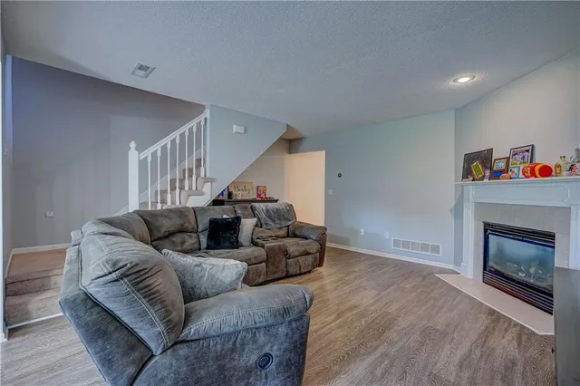 $199,999 | 1314 Southeast Norwood Drive, Lee's Summit, MO 64081