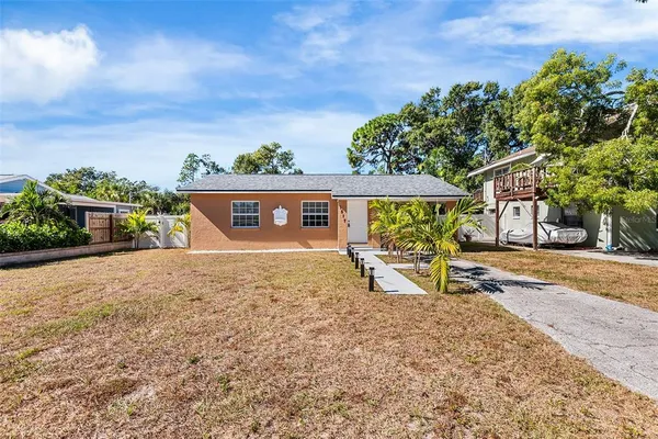 $2,375 | 1517 Gray Street South, St. Petersburg, FL 33707