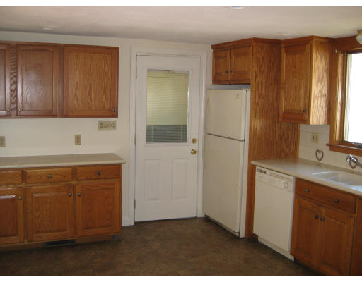28 Clinton Street Lynn, MA 01902 - Photo 7 of 22 Gallery Image 7